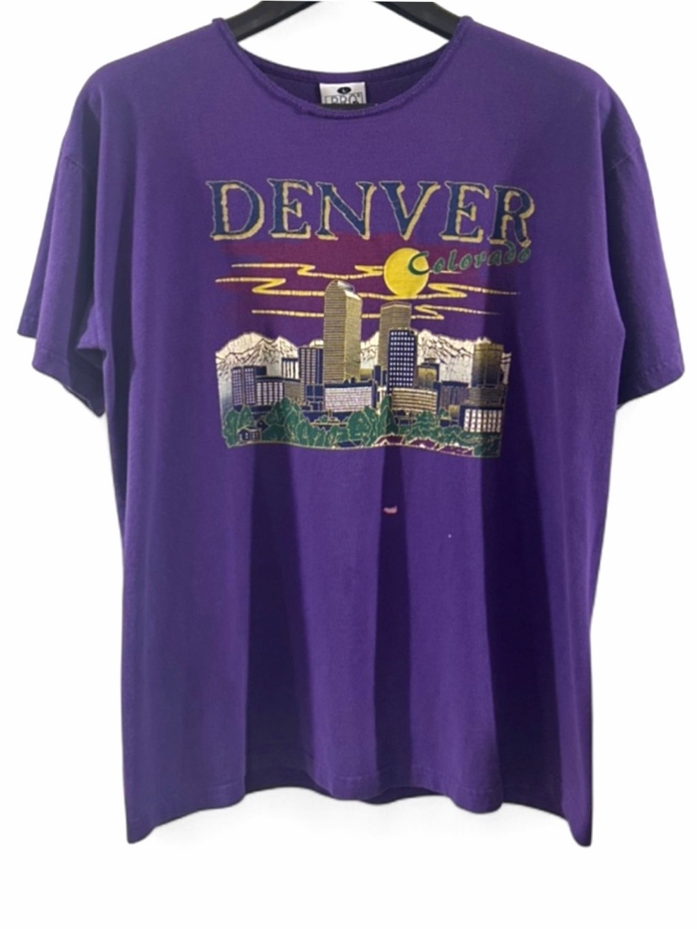 Vintage Denver Skyline Purple Graphic T-Shirt Size Men’s Large